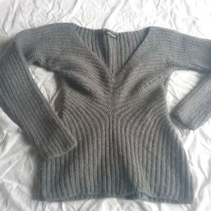 EQUIPMENT 100% Cashmere V Neck Sweater